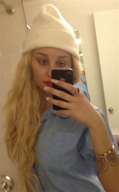 Amanda Bynes Is Topless In New Twitpics 